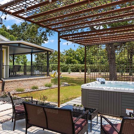 Blumenhaus Sleeps 6 Full Kitchen Plus Hot Tub 프레드릭스버그 외부 사진