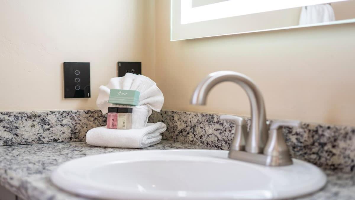 Blumenhaus Sleeps 6 Full Kitchen Plus Hot Tub 프레드릭스버그 외부 사진
