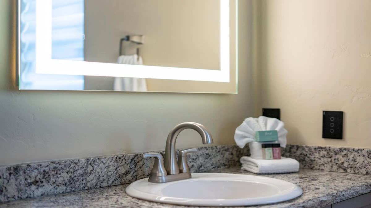 Blumenhaus Sleeps 6 Full Kitchen Plus Hot Tub 프레드릭스버그 외부 사진