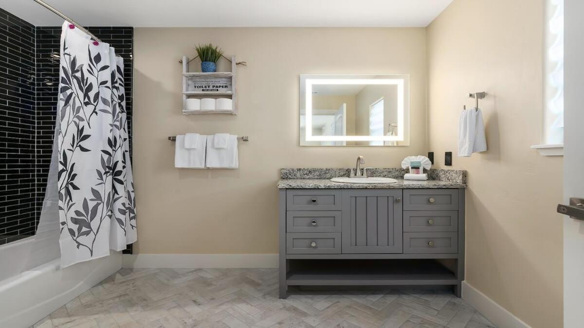 Blumenhaus Sleeps 6 Full Kitchen Plus Hot Tub 프레드릭스버그 외부 사진