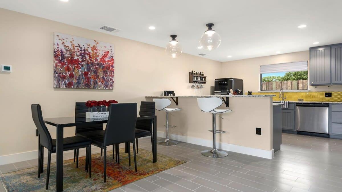 Blumenhaus Sleeps 6 Full Kitchen Plus Hot Tub 프레드릭스버그 외부 사진