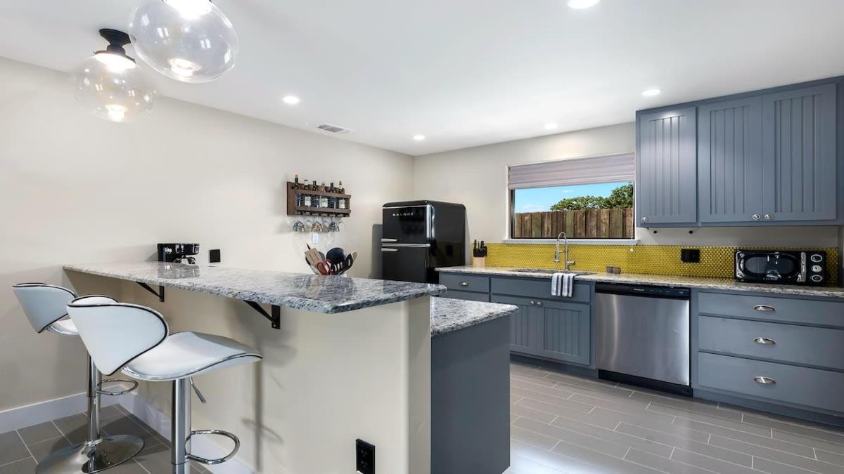 Blumenhaus Sleeps 6 Full Kitchen Plus Hot Tub 프레드릭스버그 외부 사진