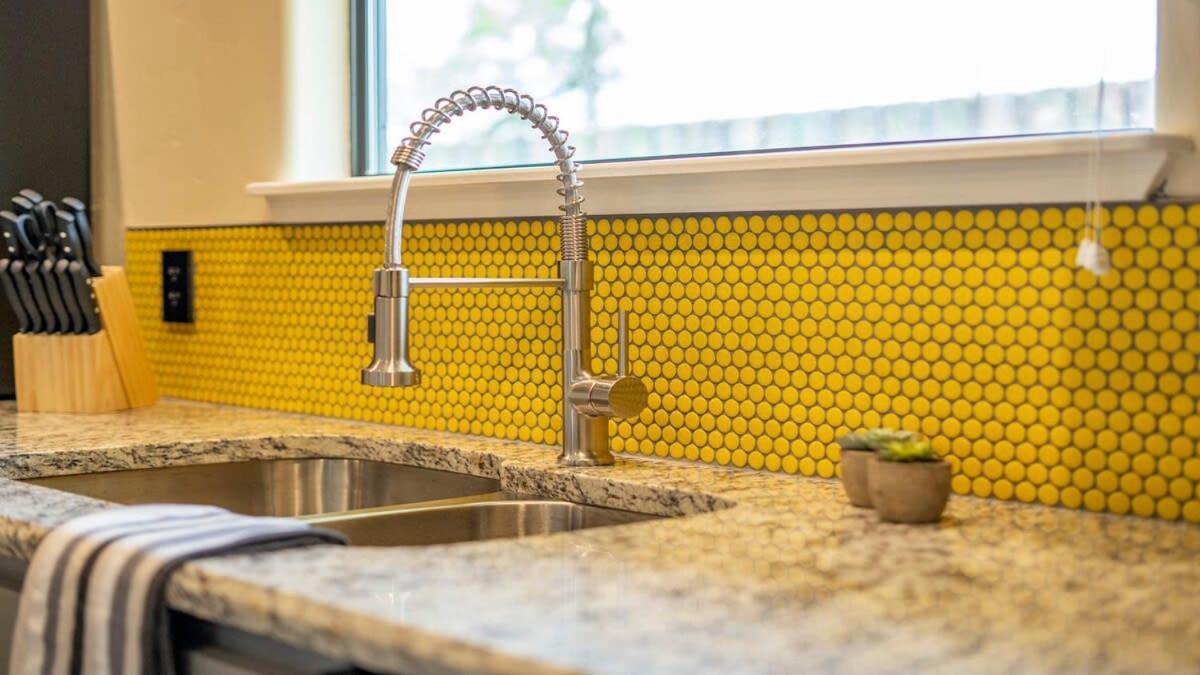 Blumenhaus Sleeps 6 Full Kitchen Plus Hot Tub 프레드릭스버그 외부 사진