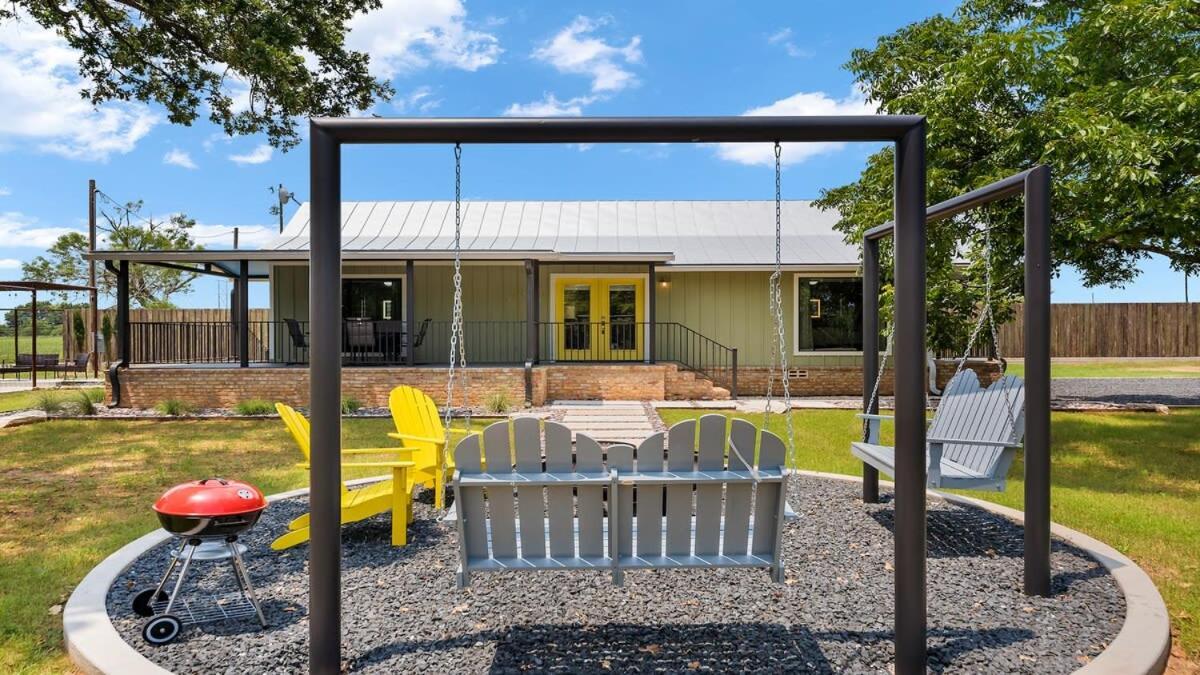 Blumenhaus Sleeps 6 Full Kitchen Plus Hot Tub 프레드릭스버그 외부 사진