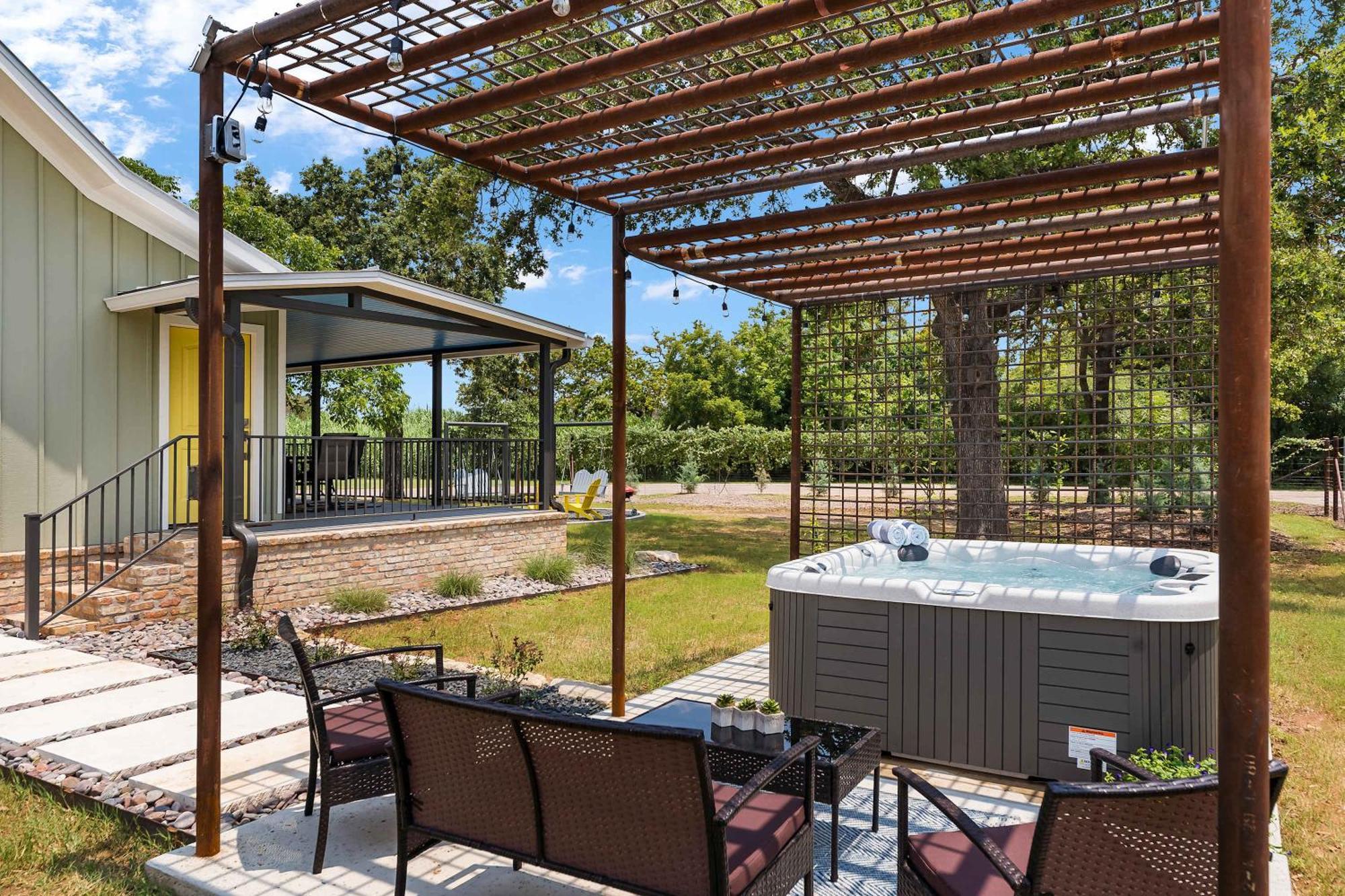 Blumenhaus Sleeps 6 Full Kitchen Plus Hot Tub 프레드릭스버그 외부 사진